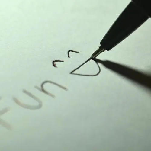 神笔文案终极杀手文案撰写系统，只要你掌握了这些秘诀，你可以在沙漠里卖沙子